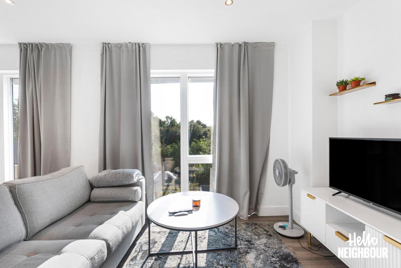 Modern 1 Bedroom Apartment With Parking In Colindale, London Edgware Exterior photo
